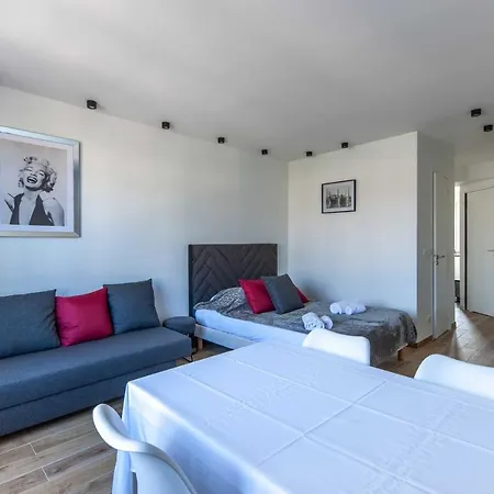 Large For 4 People Near Port Deauville