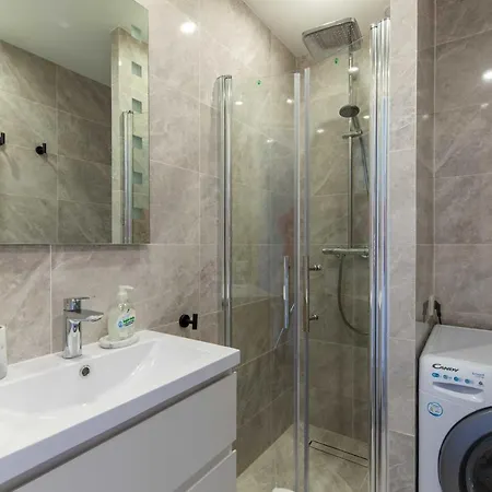 Large For 4 People Near Port