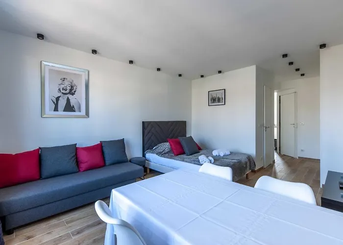 Large For 4 People Near Port Deauville