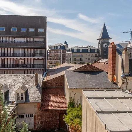 Large For 4 People Near Port Apartment