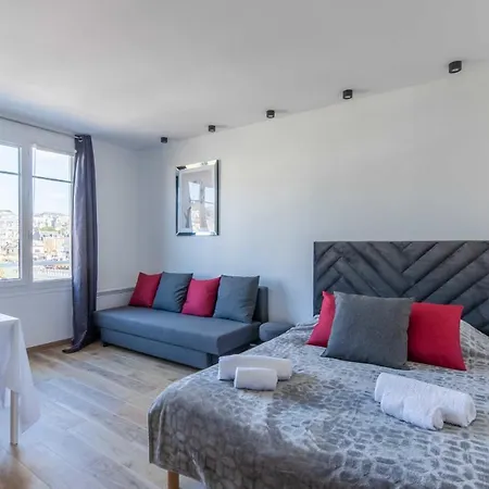Large For 4 People Near Port Apartman Deauville