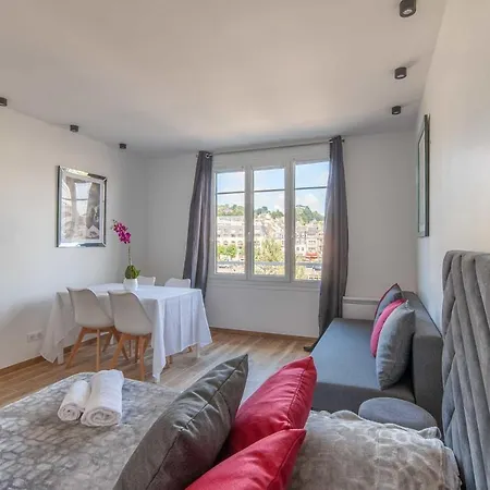 Large For 4 People Near Port Apartman