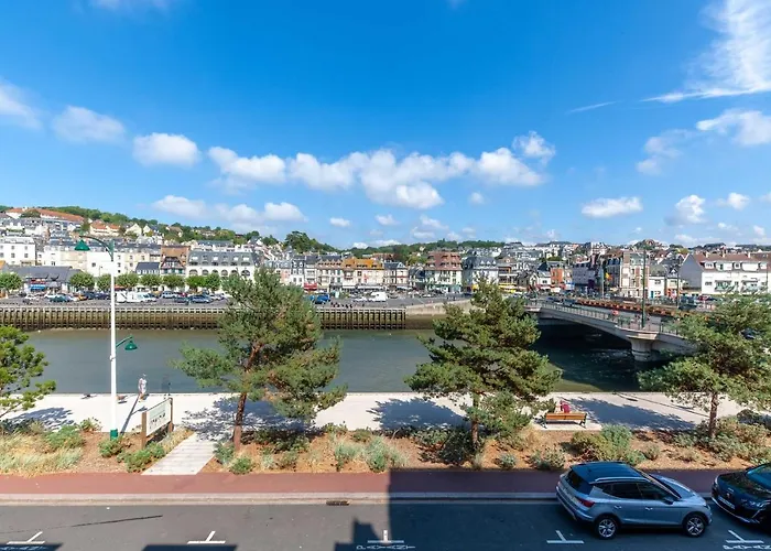 Large For 4 People Near Port