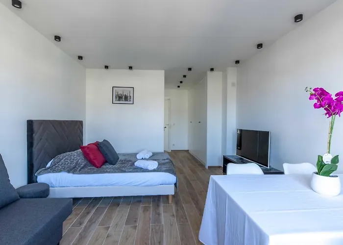 Large For 4 People Near Port Apartment *