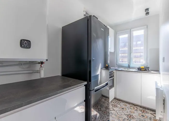 Large For 4 People Near Port