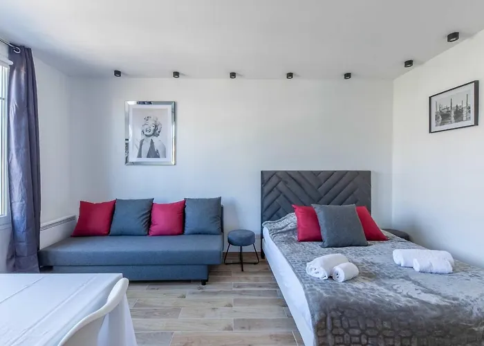 Large For 4 People Near Port Daire