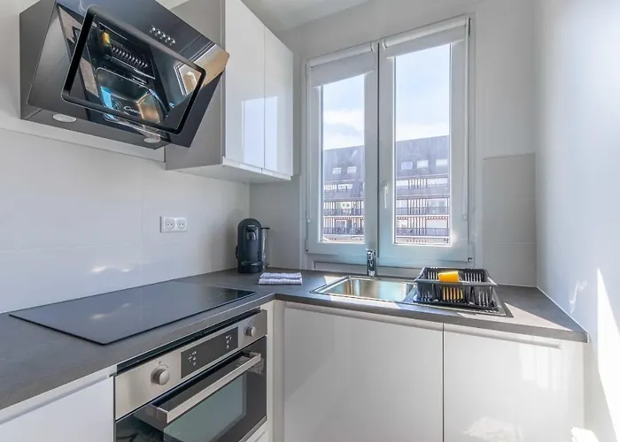 Apartment Large For 4 People Near Port