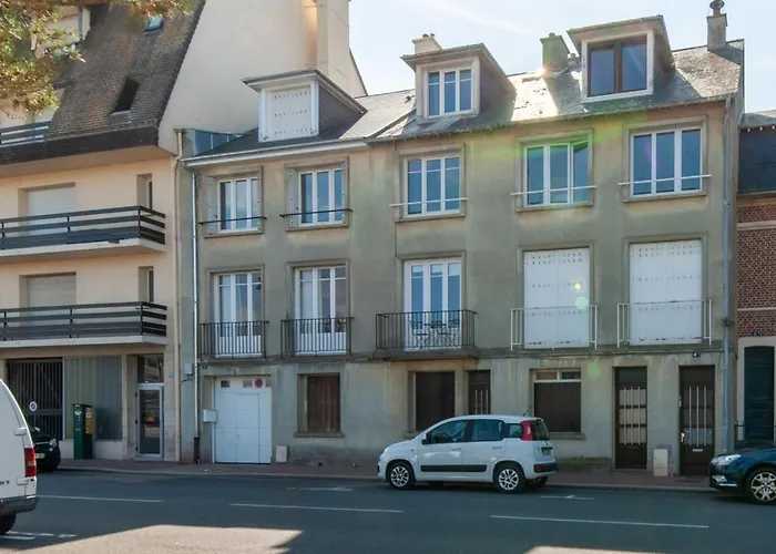 Large For 4 People Near Port * Deauville